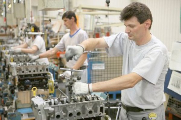 100.000 de motoare TCe 90 fabricate la Dacia